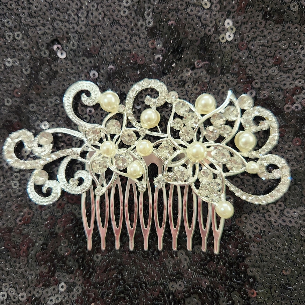 Silvertone Faux Pearl and Rhinestone Flower Hair Comb